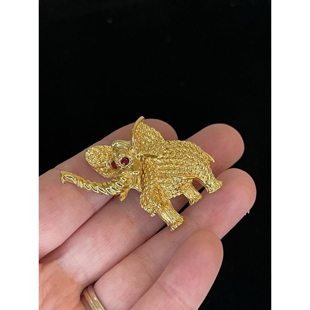 Vintage Crown Trifari Gold Tone Textured Elephant Brooch Ruby Red Rhinestone Eye